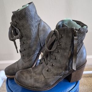 Roxy Gray Lace-Up Ankle Boots with Side Tassel Zip Size 5.5